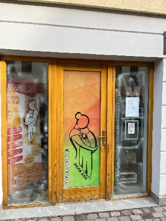 Nosenie a babywearing – Prečo rodičia cestujú za nosičmi do Trnavy
